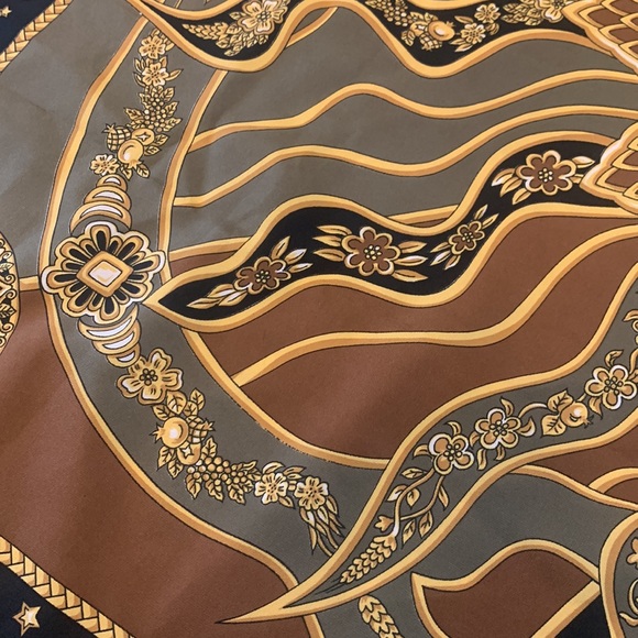 Sun and stars crochetta Scarf made in Florence Italy 100% polyester 34.5 X 34.5 - Picture 15 of 16